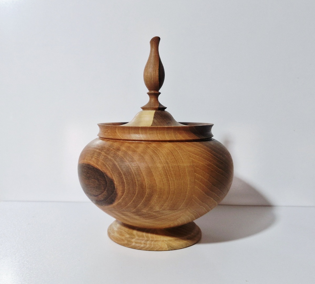 شکلات خوری چوبی